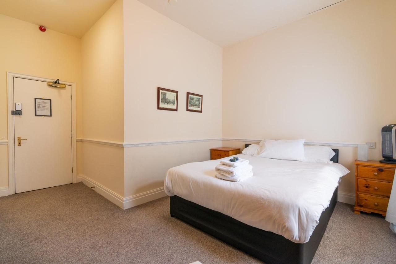 Old Trafford Stadium Hotel Солфорд Экстерьер фото